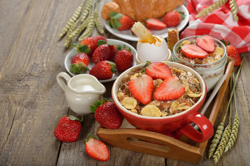 Muesli with strawberries