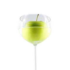 Ein Granny Smith-Apfel in einem Glas