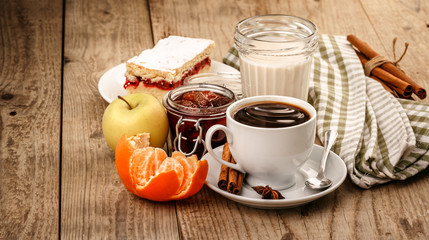 Obraz na płótnie Canvas Hot coffee with and morning breakfast