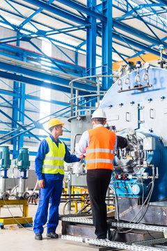 Fototapeta Worker and manager in industrial factory