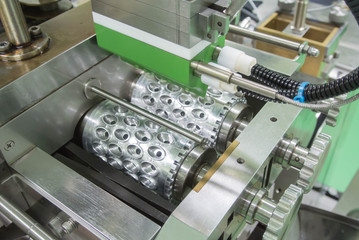 soft gelatin encapsulating machine with a fish oil rice bran oil mold