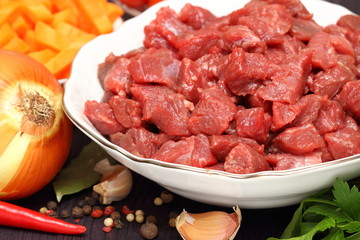 Raw beef with vegetables.