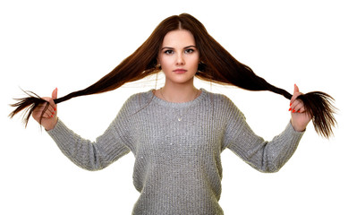 Belle femme aux longs cheveux bruns. 