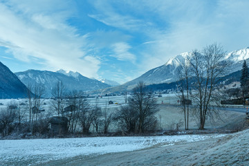 Obraz premium Winter morning mountain valley.