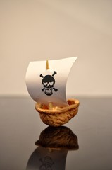Statek piracki z łupiny orzecha © ksawerowiak