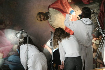 Toscana,Firenze,restauratrici al lavoro.