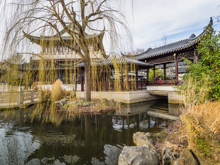 Fototapeta na wymiar japanese styled hosue with a lake