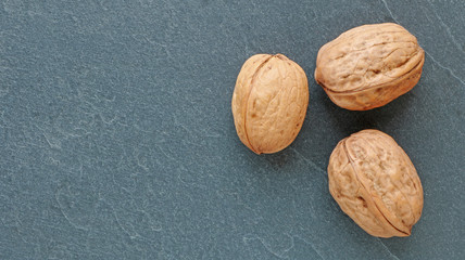 Noix sur ardoise...carte menu 