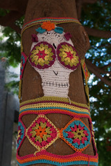 Knit skull pattern mosaic on tree 