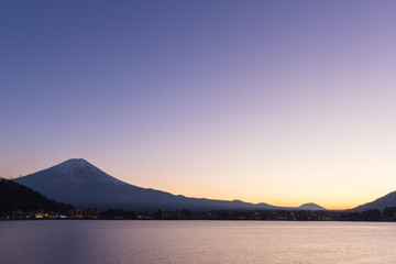 Obraz premium Sunset of Mt fuji and the city around kawaguchi lake, japan