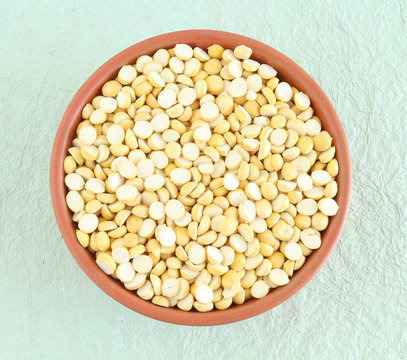 Roasted gram in a bowl.
