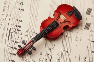 Fototapeta na wymiar violin on of notes background