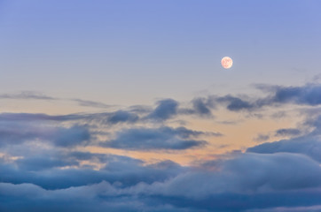 Lune rosée
