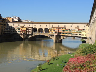 Fototapeta na wymiar Firenze - Ponte Vecchio riflesso nell'Arno