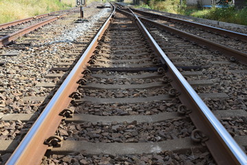 線路（鶴岡駅近く）／山形県の庄内地方で羽越本線の線路（単線）を撮影したローカルイメージの写真です。JR鶴岡駅近くで撮影した写真です。