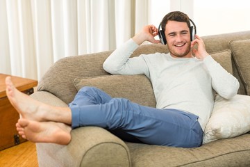 Obraz premium Young man feeling relaxed while listening to music