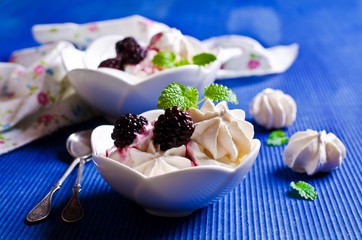 Dessert of meringue and cream