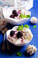 Dessert of meringue and cream