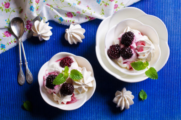 Dessert of meringue and cream