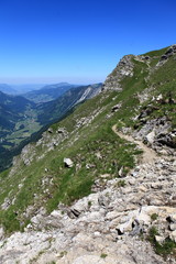 Fototapeta premium Weitwandern am Berghang