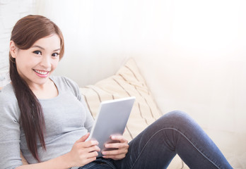 woman smile using tablet pc