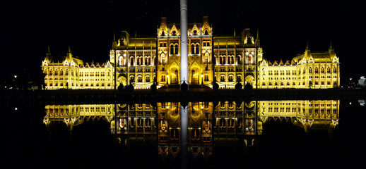 Fototapeta na wymiar Budapest, Parlament bei Nacht