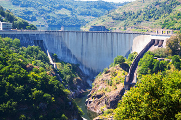 dam of water power plant of Belesar