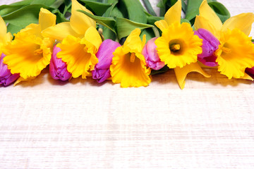 Deko aus Frühlingsblumen