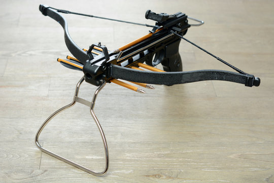 Armbrust als Bogenwaffe mit Pfeil oder Bolzen