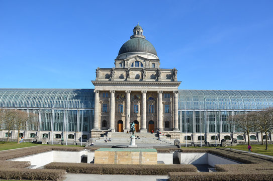 Bayerische Staatskanzlei in Hofgarten park