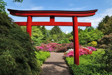 Rotes Tor zum Japanischen Garten im Stadtgarten Zoo in Karlsruhe