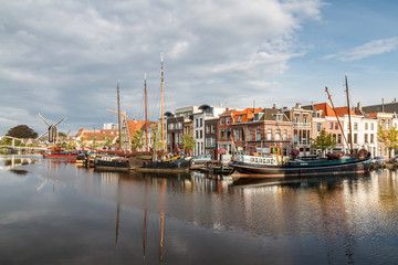 Fototapeta na wymiar Leiden Galgewater haven