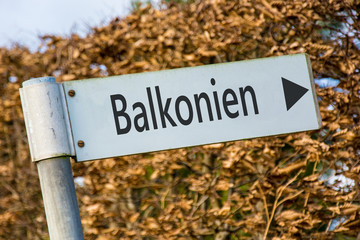 Schild 92 - Balkonien