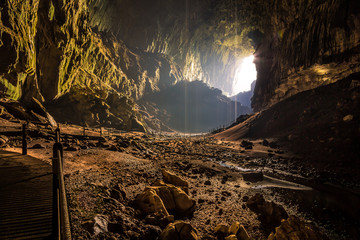 Deer Cave Höhle mit Fledermäusen in Borneo - obrazy, fototapety, plakaty