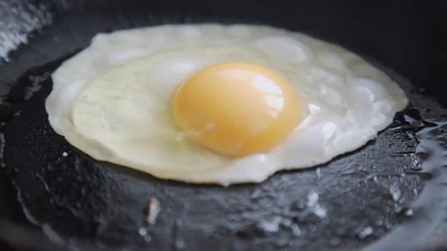 Cooking eggs in a pan