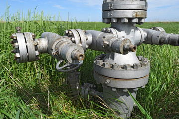 Flanges on the downhole equipment