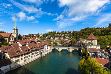 Fototapeta na wymiar View of Berne old town on the bridge