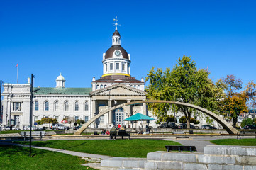Fototapeta na wymiar city Hall of Kingston and Confederation arch fountain