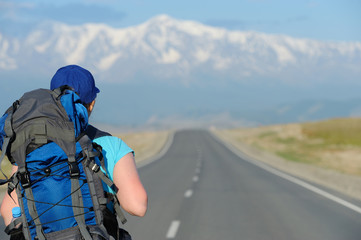 Close-up of a tourist photographed from the back.