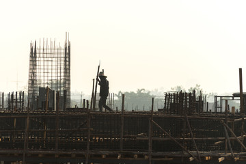 Naklejka premium Construction workers on a dangerous building.