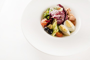 salad with tuna