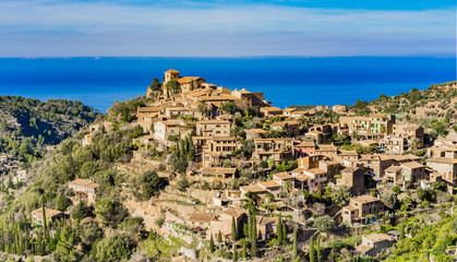 Fototapeta na wymiar Beautiful view of a old spanish mountain village