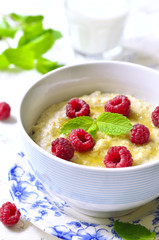 Oat porridge with raspberry and honey.