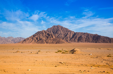 Fototapeta na wymiar Big Mountain in the desert.