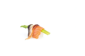 Nigiri, Sushi, auf weißem Hintergrund, Foodfotografie © brand49