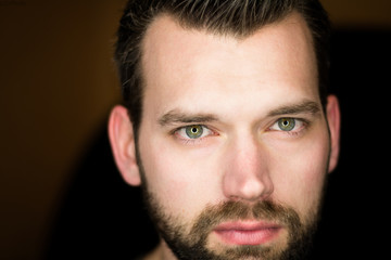 Obraz premium Männerporträt Ringleuchte