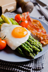Green asparagus with fried eggs