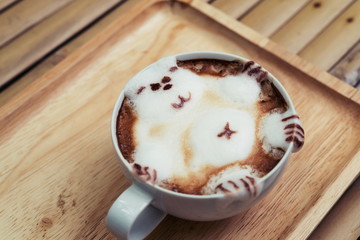 Hot Latte Art brings hot milk into a bear.