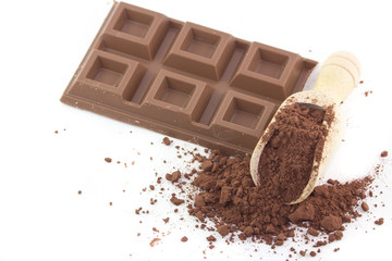 Tavoletta di cioccolato al latte e cacao in polvere