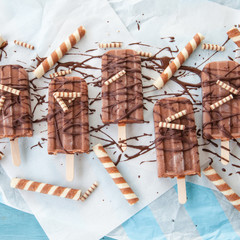 Hausgemachte Eis am Stiel